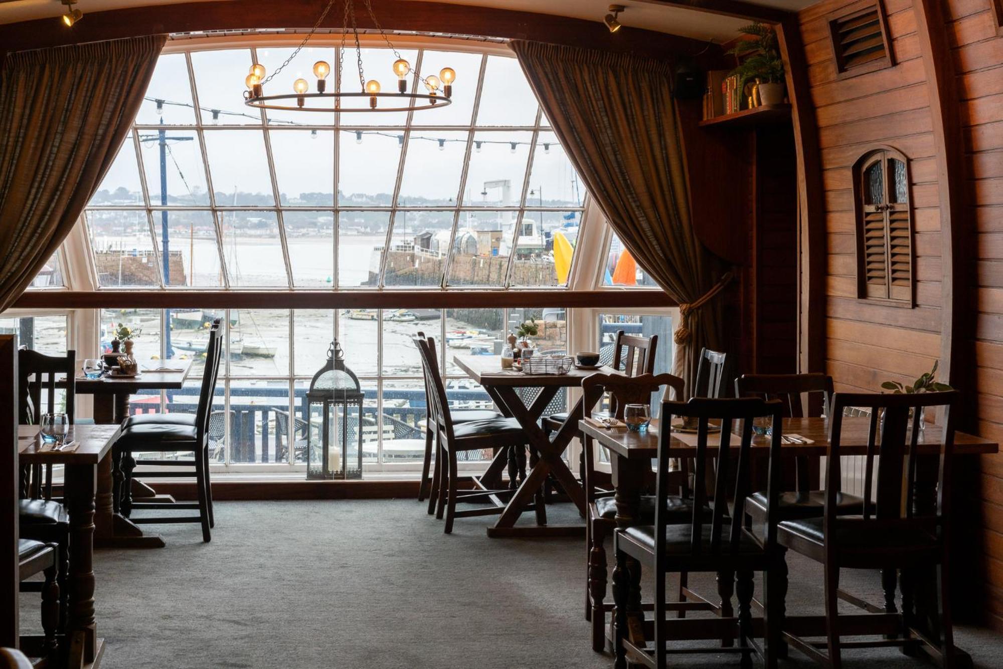St Aubin Old Court House Inn מראה חיצוני תמונה